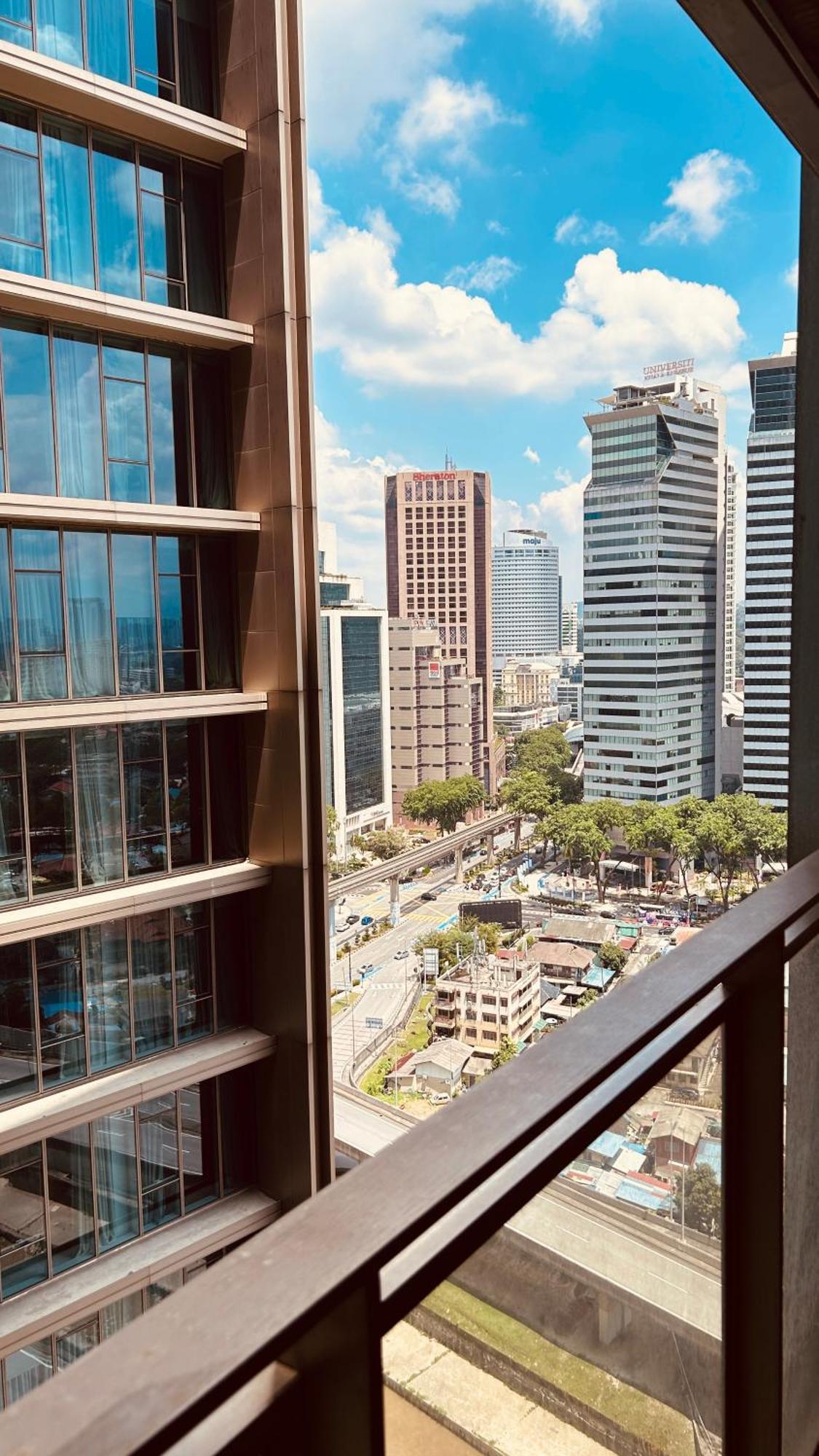 Summer Suites Klcc By Impexia Kuala Lumpur Bagian luar foto